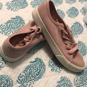 Universal Thread Rose sneakers